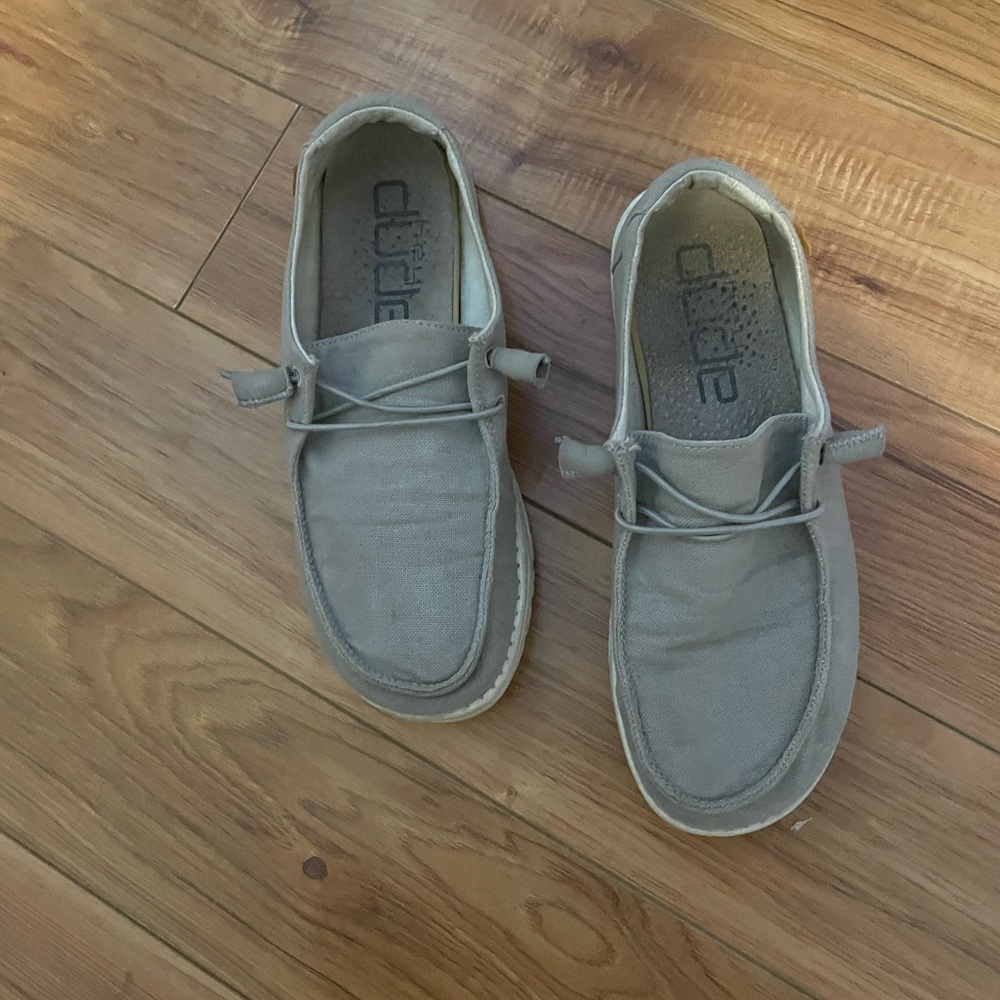 Women’s grey hey dudes